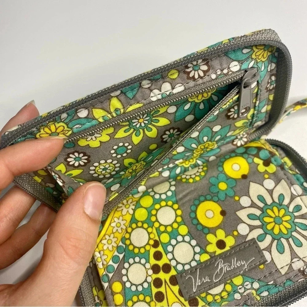Vera Bradley All in One Wristlet Lemon Parfait Retired Print - Picture 4 of 9